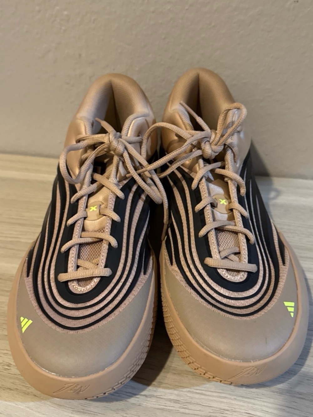 Men Basketball / lifestyle shoes : Adidas